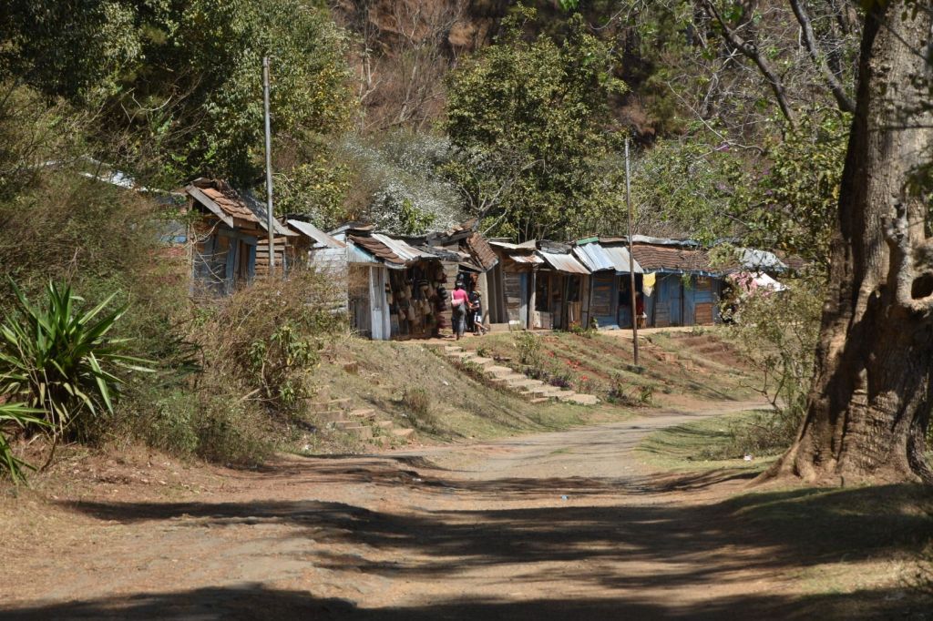Kiosk selling handicraft at Lake Andriakika.
